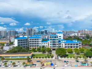 Beihai Seaview Caiyun Hotel (Qiaogang Beach Qiaogang Fengqing Street)