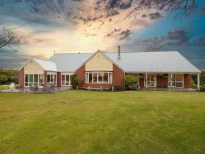 Calm Swan Villa