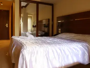 Pharaohs Hotel