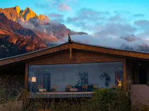 Lijiang Ruixi Snow Mountain  Resort Fragrance Hotel