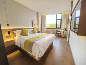 Orange Yipin Hotel (Baofeng Coach Station)
