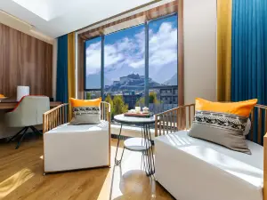 Lhasa Duorucang Hotel (Potala Palace)