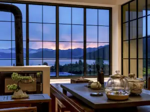 Lugu Lake suven Resort
