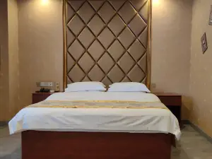 Xinyunding Business Hotel