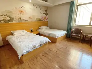 Luoshan Yixing Business Hotel