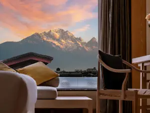 Lijiang ancient city Zangyuan snow mountain view hotel (big water wheel shop)