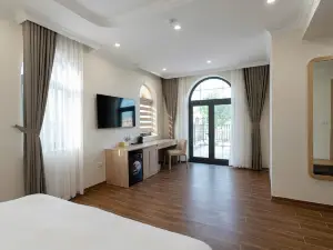 Tra Co Luxury Hotel