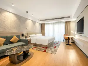 Beihai Lanyue Hotel (He'anning Chuncheng Beihai High-speed Railway Station Branch)