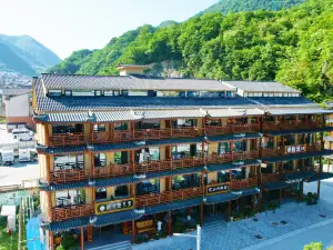 Shennongjia Mountain Foreign Guest Bed and Breakfast (Dajiu Lake Pingqian Ancient Town Branch)