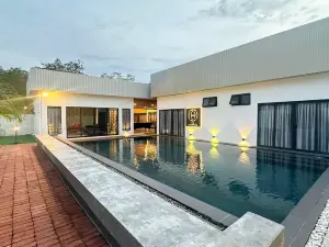 The Luxurious 1256, A Famosa Melaka