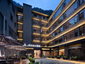 DoALand V Hotel, (Jiuzhaigou)