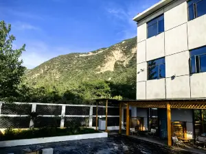 Floral Hotel · Yueshan residence (Huashan tourist center)