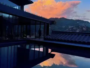 Luanxi Yunshe Humanities Hotel (Xijiang Qianhu Miao Village Observation Deck Branch)