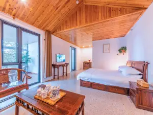 Moganshan Qingyan Residence (Yu Village Plaza Store)