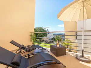 BnB Homes White Rose Garden Apartment with 2 Terraces & 2 Swimming Pools