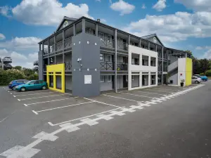 B&B โฮเทล วาน์น์ เอสต์ กอล์ฟ ดู มอร์บิฮัน