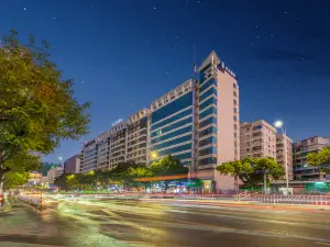 Elong Hotel (Zhaoqing Qixingyan Archway Plaza)