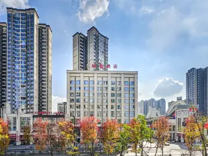 Xinyi Hotel (Neijiang High-Speed Railway North Station Normal College)