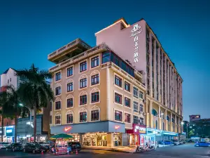 Magnotel Hotel (Dongxing Guomen Port)
