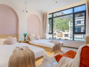 Yunduo·Art Designer View Resort Hotel (Wangxiangu Scenic Area Branch)