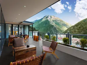 Kangding Zhuyu Bieyuan Homestay
