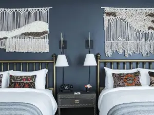 더 암스트롱 호텔