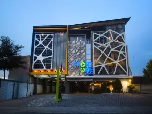 Front One Hotel Sragen