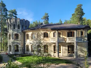Pinecrest Villa - Castle Style Living on Seaside