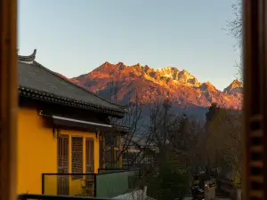 Damei Huasu · Snow Mountain is as gentle as bread | Beizun LINKA B&B (Baisha Rizhao Jinshan Branch)