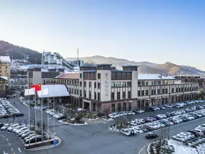 Luming Hot Spring Hotel (Wanfeng Tonghua Ski Resort)