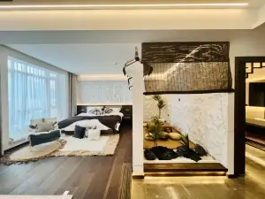 Lanxinmeng Gun Xueyin Wild Luxury Hotel (China Xuexiang Xueyun Main Street Branch)