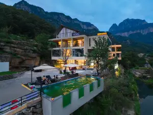 Nanluan Yunqi Vacation Apartment (Bali Gou Tianjie Mountain Scenic Area)