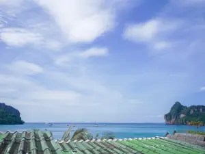 Phi Phi Cozy Seafront Resort