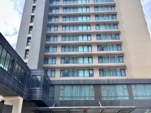 仲信金鬱金香酒店