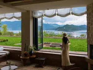 Jadeer · Lugu Lake Collection ｜Blue Glass Manor Lakeside Resort