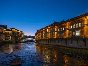 Panoramic view of the ancient city by the mountain stream (Lijiang Sifang Street)