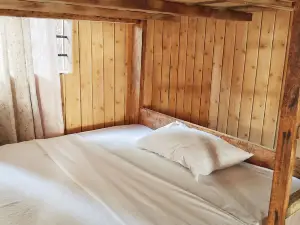 Sawa Sawa Beach Hotel & Backpackers