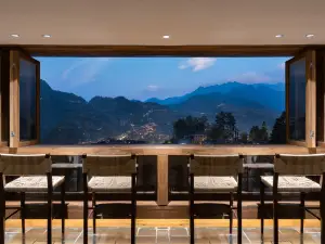 See yourself Yueshan B&B (Xijiang Qianhu Miao Village Observation Deck)
