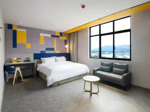 7 Days Inn (Luonan Divine Turtle Square Branch)