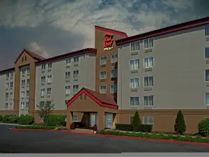 Red Roof PLUS+ Long Island - Garden City