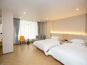 Ruifeng Hotel (Maichen Town)
