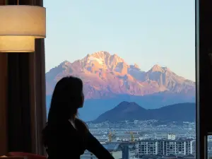 Lijiang Caizu Holiday Hotel