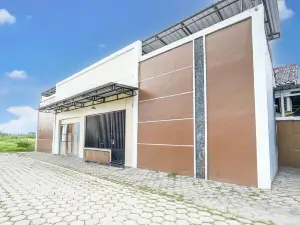 Hotel O 斯拉維近斯拉維廣場，前身為寄宿旅館