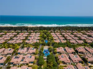 Floral Hotel · Yunshang Hotel (Lingshui Ocean Happy World)