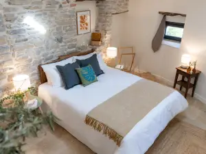 Cottage Amande on large domain with Pool, Spa, Tennis