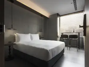 Miu Hostel x Bar Miu