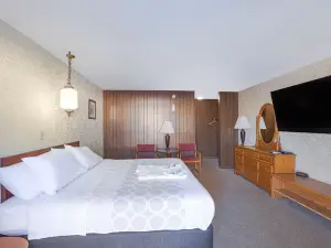 Love Hotels Western Holiday by OYO at Harlan Lake NE