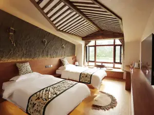 Beiji Village Beixun Wooden House Hotel