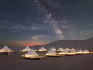 敦煌鳴沙山星野沙漠露營星空飯店