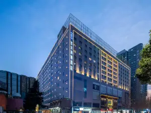 Elong Yam Hotel (Xijing Hospital Tonghuamen Subway Station)